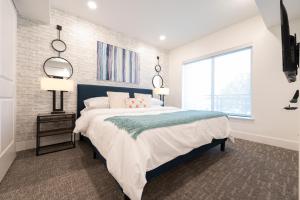 King Bed-Walk Downtown-Free Garage Parking-Laundry