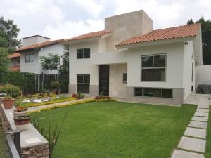 BEAUTIFUL, gated and comfortable home