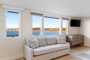 New Modern Studio - Stunning Ocean view