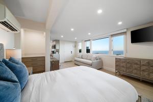 New Modern Studio - Stunning Ocean view