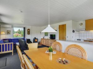 Holiday Home Hila - 900m from the sea by Interhome