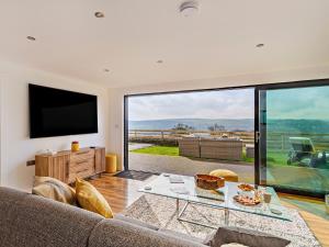 3 Bed in West Morton 94182