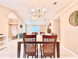Bright & Spacious Getaway in Lovely NE Tallahassee