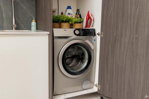 Menlyn Maine Luxury Apartments - Penthouse 1217