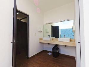 Isla Esmeralda Azul 1 Min Playa y Zona Dorada