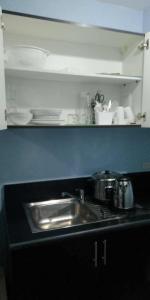 1 bedroom condo unit for 4 with balcony, pool, WIFI at Newport across NAIA T3