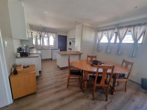 Peaceful, Cheerful, Family Friendly 3Bedroom house