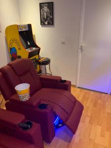 Chez SOPHIE, logement avec jacuzzi et salle cinéma