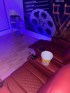 Chez SOPHIE, logement avec jacuzzi et salle cinéma