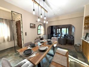 Cozy Nest - Polydrosos Escape