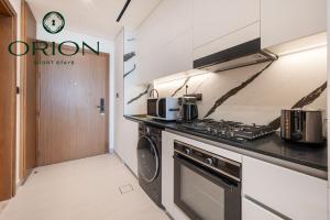 Stunning Luxury Studio with Jacuzzi and Canal View on High Floor, Close to Dubai Mall, Swimming Pool, Advanced Gym with PT, Sauna, Steam Room, Ice Bath, Swimming Pool, Best Building in Area