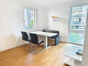 Spacious LIving at Park - LONG TERM RENT available