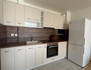 The Golden spot Modern Central Apartment with Garage and Balcony, Quiet Location