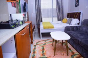 10 minutes to Karura forest Studios in thindigua Kiambu