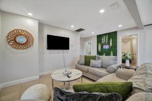 Half Mile from ZooTampa - Fun