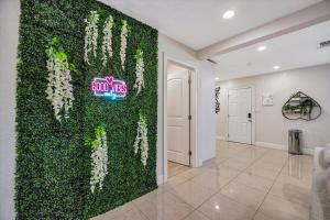 Half Mile from ZooTampa - Fun