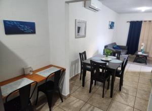 Casa céntrica, en privada con acceso controlado