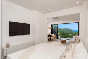 Cielo de Coco at Naumi, Ocean Views & Beach Club