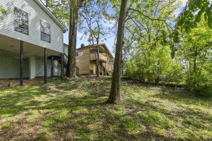 21st Street Evergreen Charm