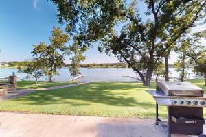 Sunny Days Lake Retreat - Main house