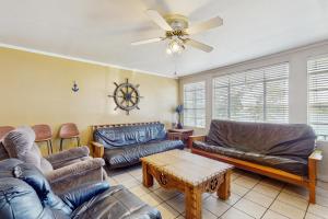 Sunny Days Lake Retreat - Main house