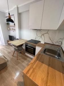 Jonas Sunrise Studio Apartment