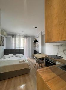Jonas Sunrise Studio Apartment