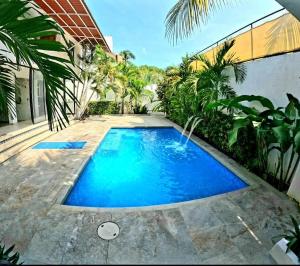 Casa Santa Cruz 4 bdrm house-Pool & walk to Beach