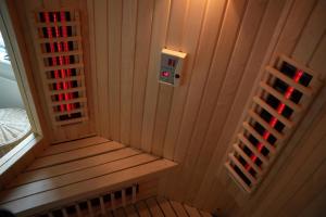 De Elysium 4-persoons met bubbelbad binnen én buiten hotspring bad, sauna, sunshower, stadstuin, wifi