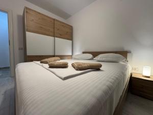 Alexa Deluxe Apartment at Central Address Rezidence with Parking