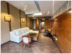 Private Beach Hotel Golden Palace with Swimming Pool in Puri