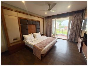 Private Beach Hotel Golden Palace with Swimming Pool in Puri