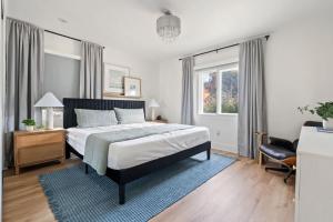 NEW Cozy Modern Home with Hot Tub and Ocean Views