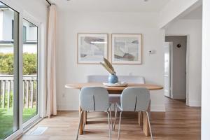 NEW Cozy Modern Home with Hot Tub and Ocean Views