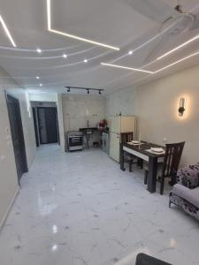 شقه على البحر مباشره