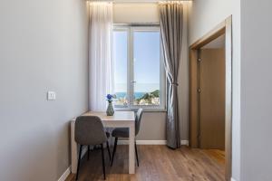 Stylish Sky Apartment Romantic Sea & City View