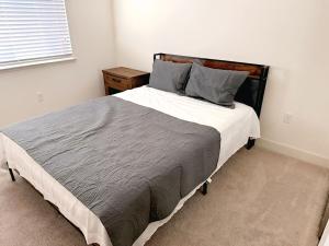 Cozy Charm Newark Retreat with Free Wifi and AC