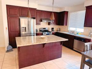 Cozy Charm Newark Retreat with Free Wifi and AC