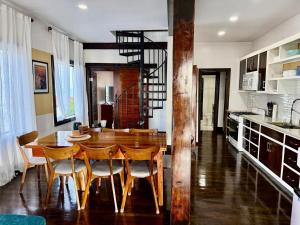 360 Suites, Seaside Luxury, 4 Bedrooms, 3 Bath