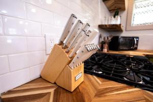 Buchanan Bungalow - Eclectic Mid-Mod Design DT