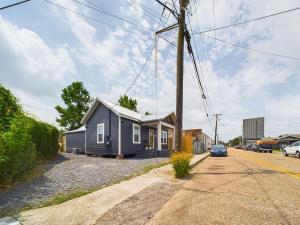 Buchanan Bungalow - Eclectic Mid-Mod Design DT