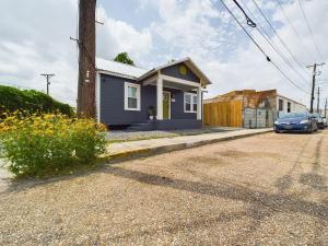 Buchanan Bungalow - Eclectic Mid-Mod Design DT