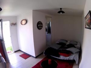 Petit studio independant très proche 24h et parc des expositions