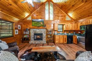 Charming Cabin with Hot Tub