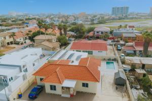 Spacious 3BR Home w Pool Near Palm Beach