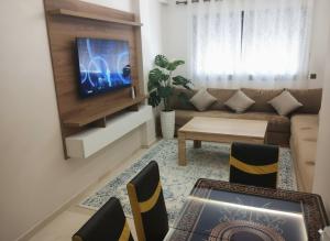 Nour 5 Modern Apartment with Pool & Parking Near Train Station Central Marrakech