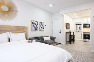 240-12 BRAND NEW Studio Prime location W&D