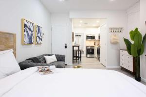 240-12 BRAND NEW Studio Prime location W&D