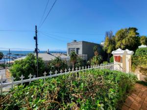 Sunny Kalk Bay Garden Cottage Walk to Harbour