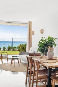 The loving hummingbird